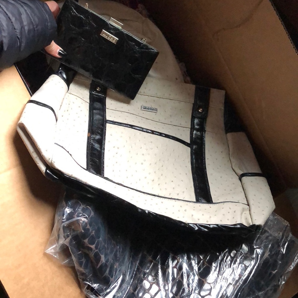 17 shells of var. sizes, 7 keychains, and 4straps